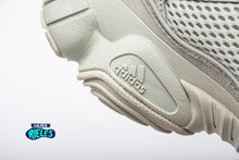 Cargar imagen en el visor de la galería, Yeezy 500 'Salt'