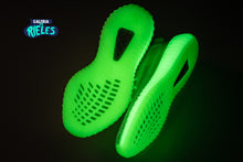 Cargar imagen en el visor de la galería, Yeezy Boost 350 V2 Glow