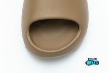 Cargar imagen en el visor de la galería, Yeezy Slide 'Core'