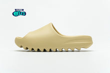 Cargar imagen en el visor de la galería, Yeezy Slide 'Desert Sand'