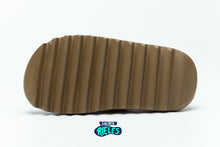 Cargar imagen en el visor de la galería, Yeezy Slide 'Core'