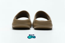 Cargar imagen en el visor de la galería, Yeezy Slide 'Core'