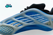 Cargar imagen en el visor de la galería, Yeezy 700 V3 'Arzareth'