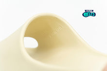 Cargar imagen en el visor de la galería, Yeezy Slide 'Bone'