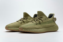 Cargar imagen en el visor de la galería, Yeezy Boost 350 V2 Sulfur