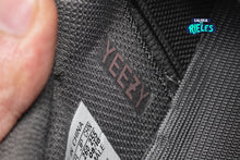 Cargar imagen en el visor de la galería, Yeezy Boost 700 'Mauve'