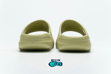 Cargar imagen en el visor de la galería, Yeezy Slide 'Resin'