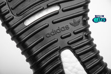 Cargar imagen en el visor de la galería, Yeezy Boost 350 'Pirate Black'