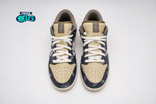 Cargar imagen en el visor de la galería, Travis Scott x SB Dunk Low PRM QS 'Cactus Jack'.