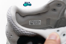 Cargar imagen en el visor de la galería, Yeezy Boost 700 Wave Runner