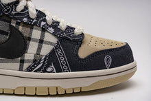 Cargar imagen en el visor de la galería, Travis Scott x SB Dunk Low PRM QS 'Cactus Jack'.