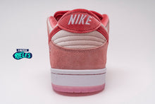 Cargar imagen en el visor de la galería, Dunk Low SB StrangeLove 'Valentine's Day'