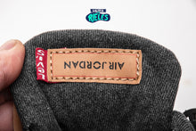 Cargar imagen en el visor de la galería, Jordan 4 Retro Levi's Black Denim