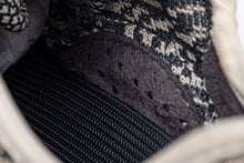 Cargar imagen en el visor de la galería, Yeezy Boost 350 'Turtle Dove'