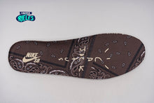 Cargar imagen en el visor de la galería, Travis Scott x SB Dunk Low PRM QS 'Cactus Jack'.