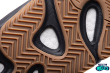 Cargar imagen en el visor de la galería, Yeezy Boost 700 'Utility Black'