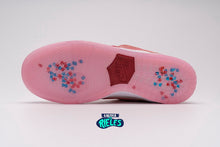 Cargar imagen en el visor de la galería, Dunk Low SB StrangeLove 'Valentine's Day'