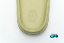 Cargar imagen en el visor de la galería, Yeezy Slide 'Resin'