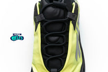 Cargar imagen en el visor de la galería, Yeezy Boost 700 MNVN 'Phosphor'