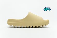 Cargar imagen en el visor de la galería, Yeezy Slide 'Desert Sand'