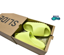 Cargar imagen en el visor de la galería, Yeezy Slide 'Glow Green'