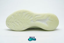 Cargar imagen en el visor de la galería, Adidas Yeezy Boost 380 Calcite Glow