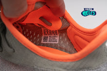 Cargar imagen en el visor de la galería, Yeezy Boost 350 V2 Desert Sage