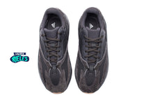 Cargar imagen en el visor de la galería, Yeezy Boost 700 'Utility Black'
