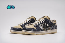 Cargar imagen en el visor de la galería, Travis Scott x SB Dunk Low PRM QS 'Cactus Jack'.