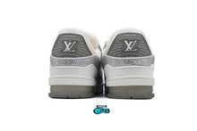Cargar imagen en el visor de la galería, Louis Vuitton LV Trainer Grey Crystals
