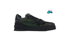 Cargar imagen en el visor de la galería, LV Trainer Black Crystals
