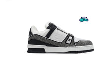 Cargar imagen en el visor de la galería, LV Trainer White Black Crystals
