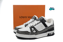 Cargar imagen en el visor de la galería, LV Trainer White Black Crystals
