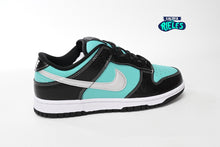 Cargar imagen en el visor de la galería, Nike SB Dunk Low Diamond Supply Co.
