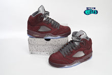 Cargar imagen en el visor de la galería, Jordan 5 Retro Burgundy
