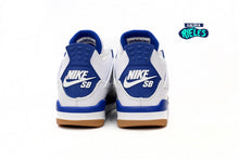 Cargar imagen en el visor de la galería, Air Jordan 4 x Nike SB Blue Navi
