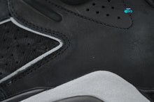 Cargar imagen en el visor de la galería, Jordan 6 Retro Cap and Gown
