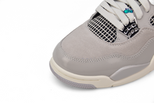 Cargar imagen en el visor de la galería, Jordan 4 Retro Frozen Moments
