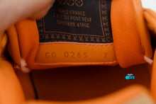 Cargar imagen en el visor de la galería, Louis Vuitton LV Buttersoft Black Orange
