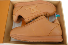 Cargar imagen en el visor de la galería, Louis Vuitton LV Buttersoft Henna
