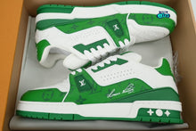 Cargar imagen en el visor de la galería, Louis Vuitton Trainer #54 Signature Green
