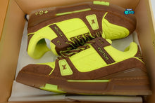 Cargar imagen en el visor de la galería, Louis Vuitton LV Trainer Yellow Brown
