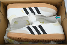 Cargar imagen en el visor de la galería, adidas Samba Jane White Black Gum
