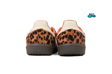 Cargar imagen en el visor de la galería, Adidas Samba Preloved Red Leopard
