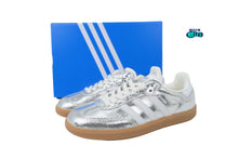 Cargar imagen en el visor de la galería, Adidas Samba Silver Metallic Cracked Leather
