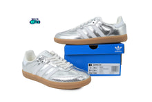 Cargar imagen en el visor de la galería, Adidas Samba Silver Metallic Cracked Leather
