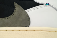 Cargar imagen en el visor de la galería, Jordan 1 Retro Low OG SP Travis Scott Olive
