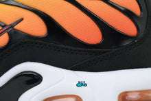Cargar imagen en el visor de la galería, Nike Air Max Plus Black Orange
