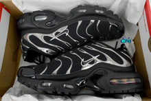 Cargar imagen en el visor de la galería, Nike Air Max Plus Black Metallic
