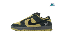 Cargar imagen en el visor de la galería, Nike SB Dunk x Supreme “94” Camper Green
